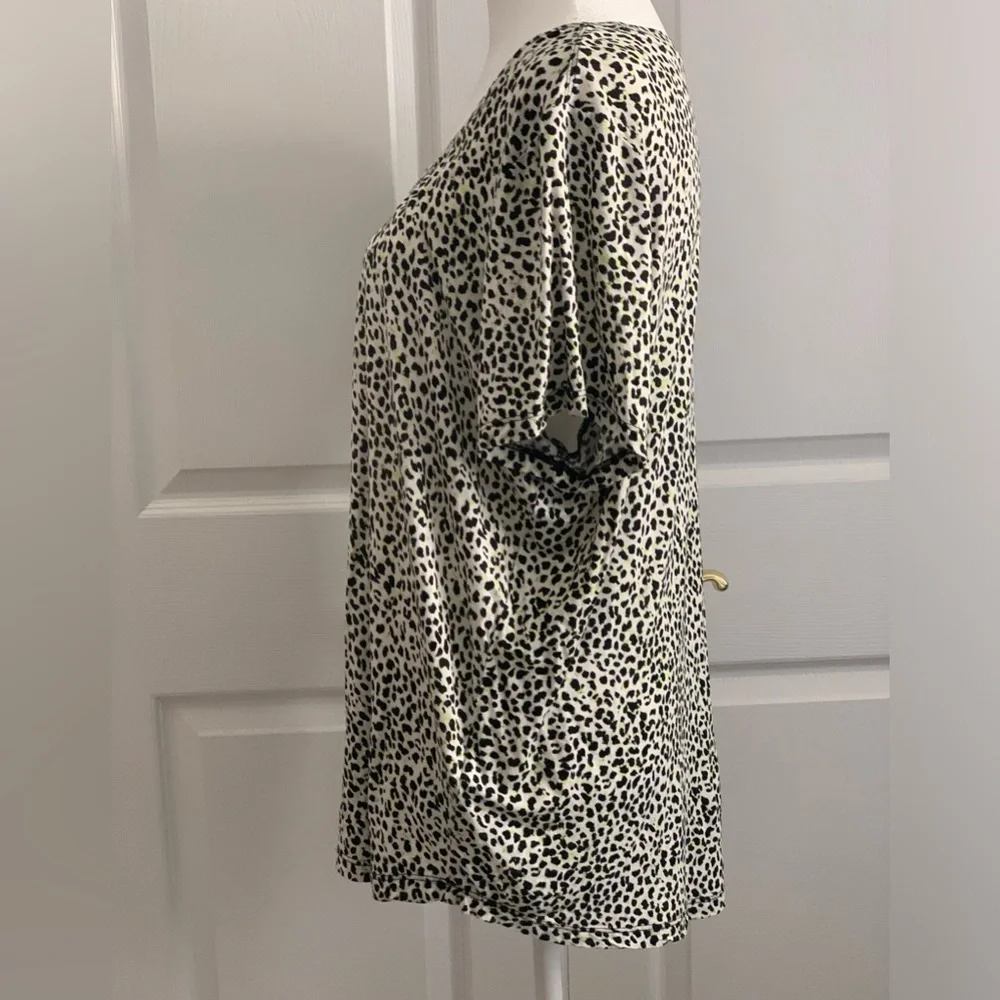LIVERPOOL Women’s Black and White Animal Print Short Sleeve Blouse Top Size: XL